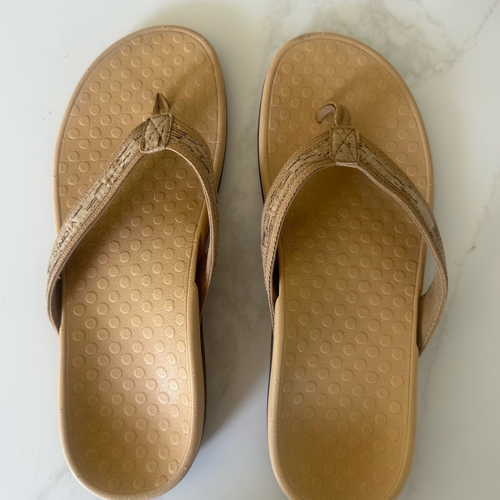 Women's Vionic Tide cork color size 12 sandals